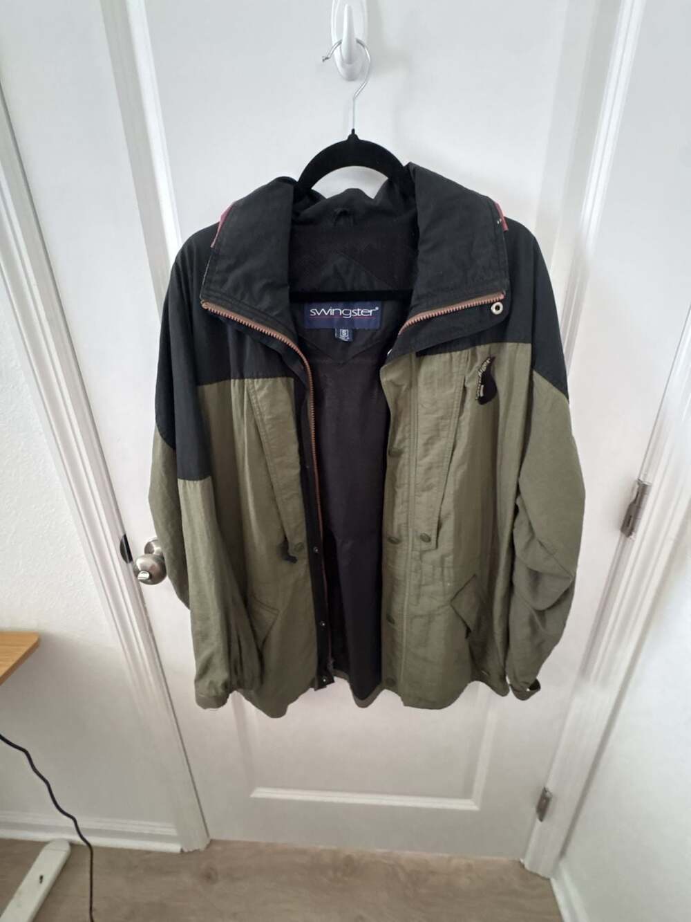 Vintage Swingster Senninger Green and Black Windbreaker Jacket Size Small